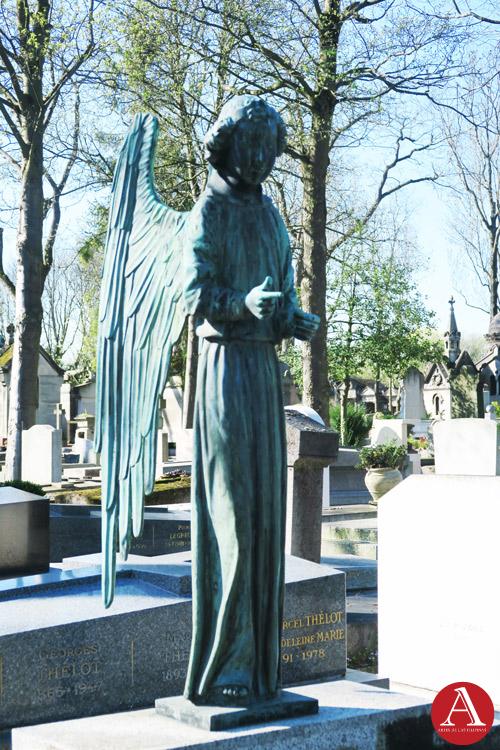 European Artists at the Pere Lachaise Cemetery